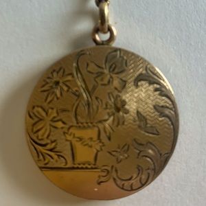 Antique gold plated locket w\ necklace